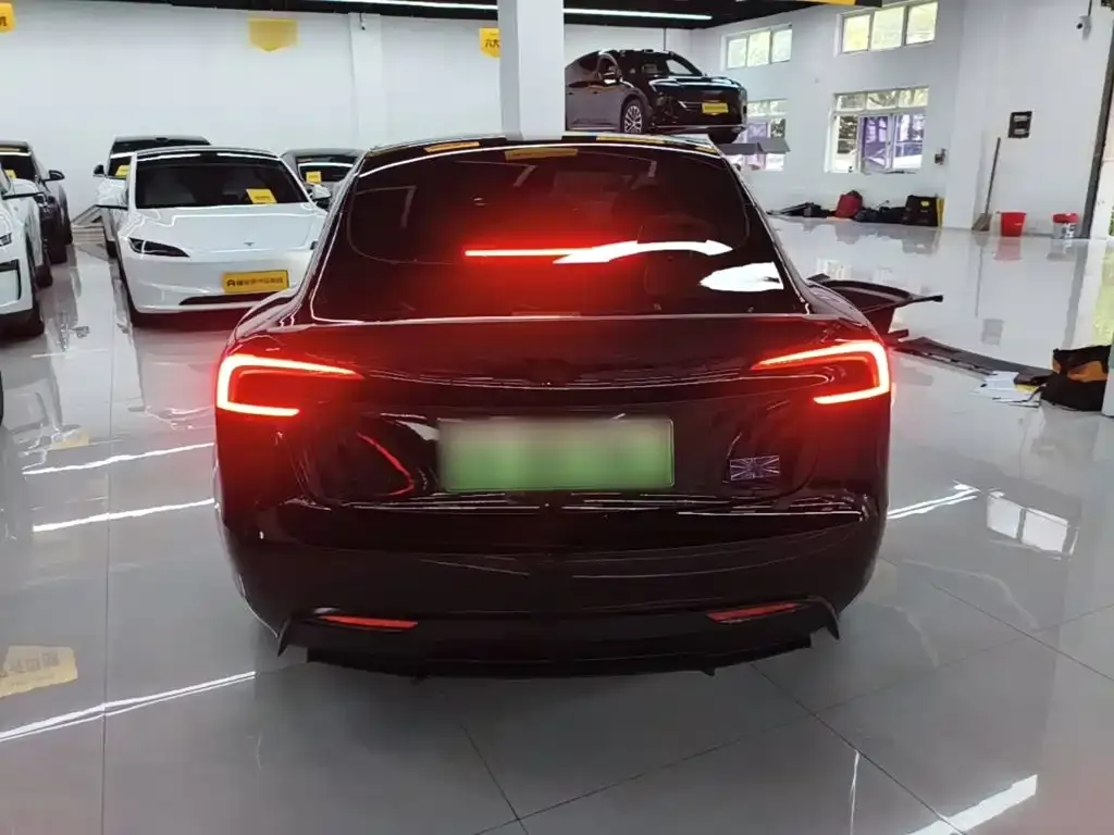 Tesla Model 3 — фото 3