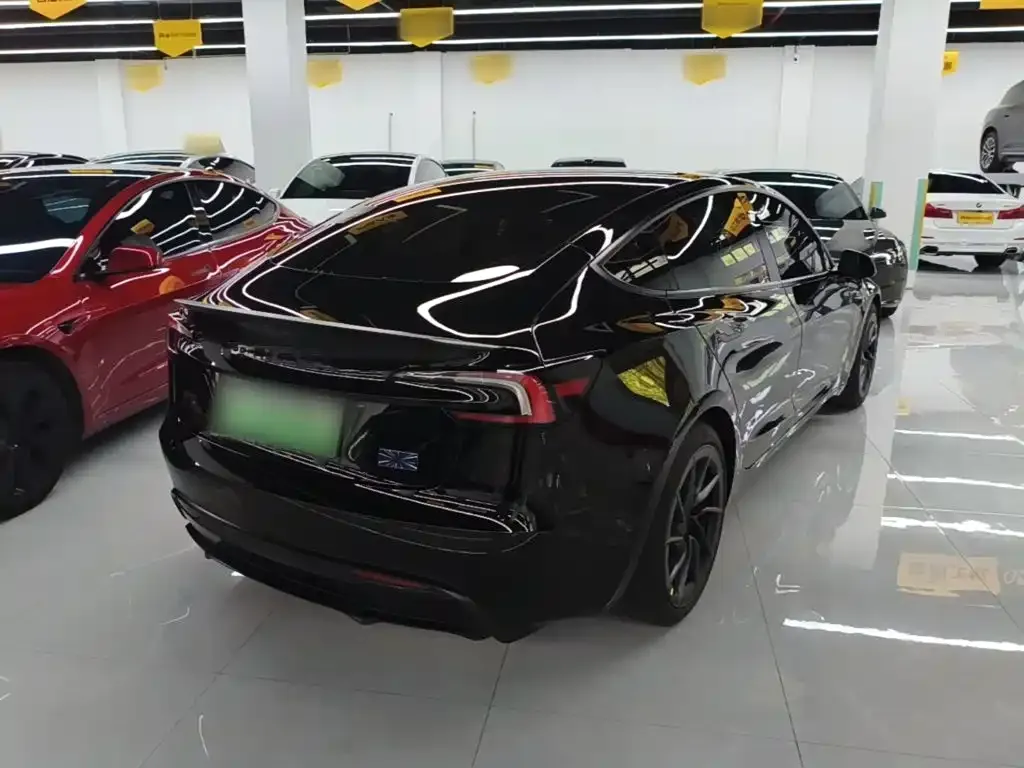Tesla Model 3 — фото 10
