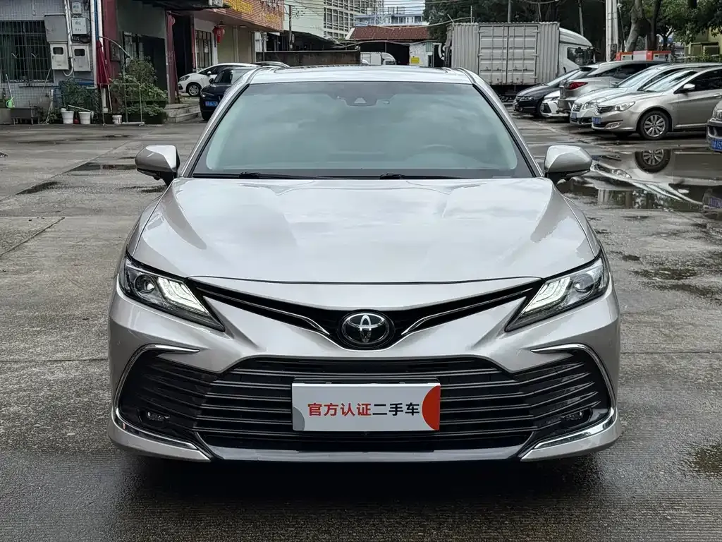 Toyota Camry — фото 5