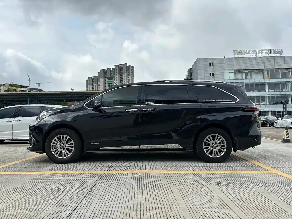 Toyota Sienna — фото 7