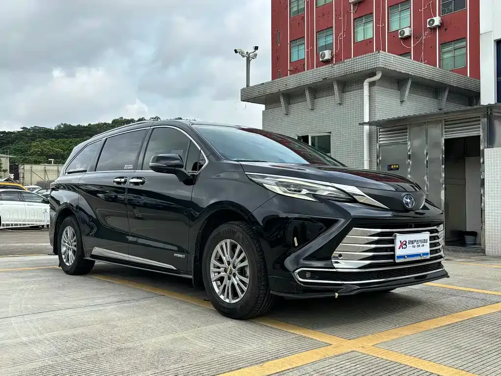 Toyota Sienna — фото 8