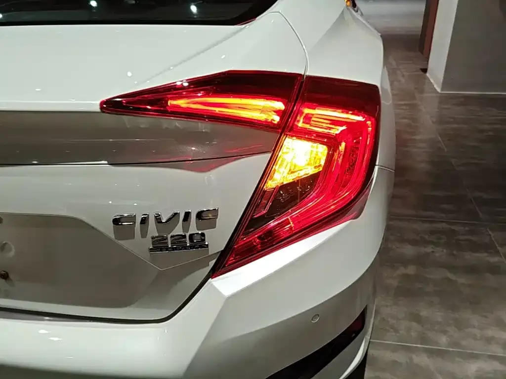Honda Civic — фото 10