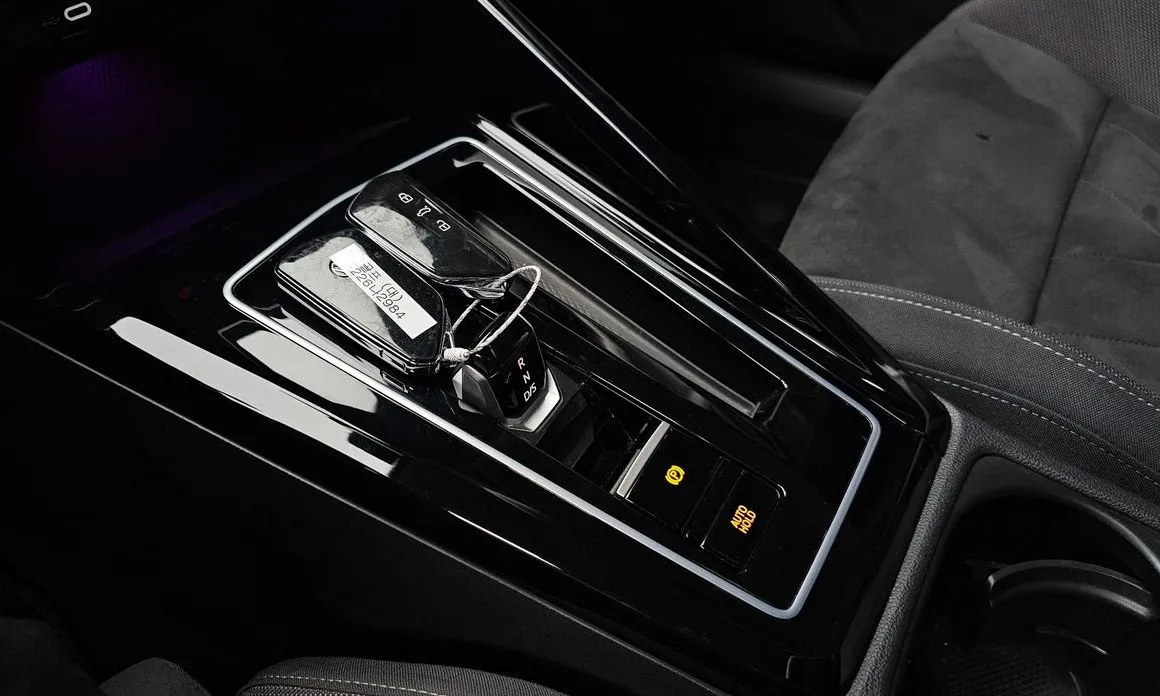 Volkswagen Golf 2024 из KR, фото 7