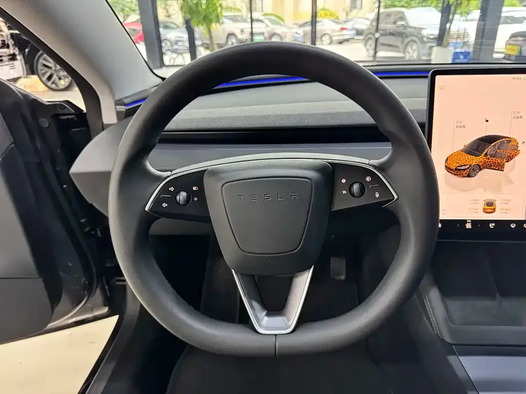 Tesla Model 3 — фото 3