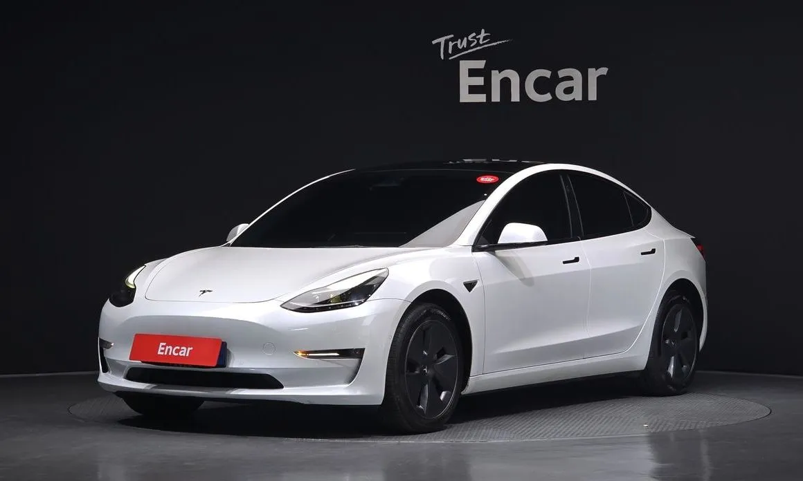 Tesla Model 3 — фото 1