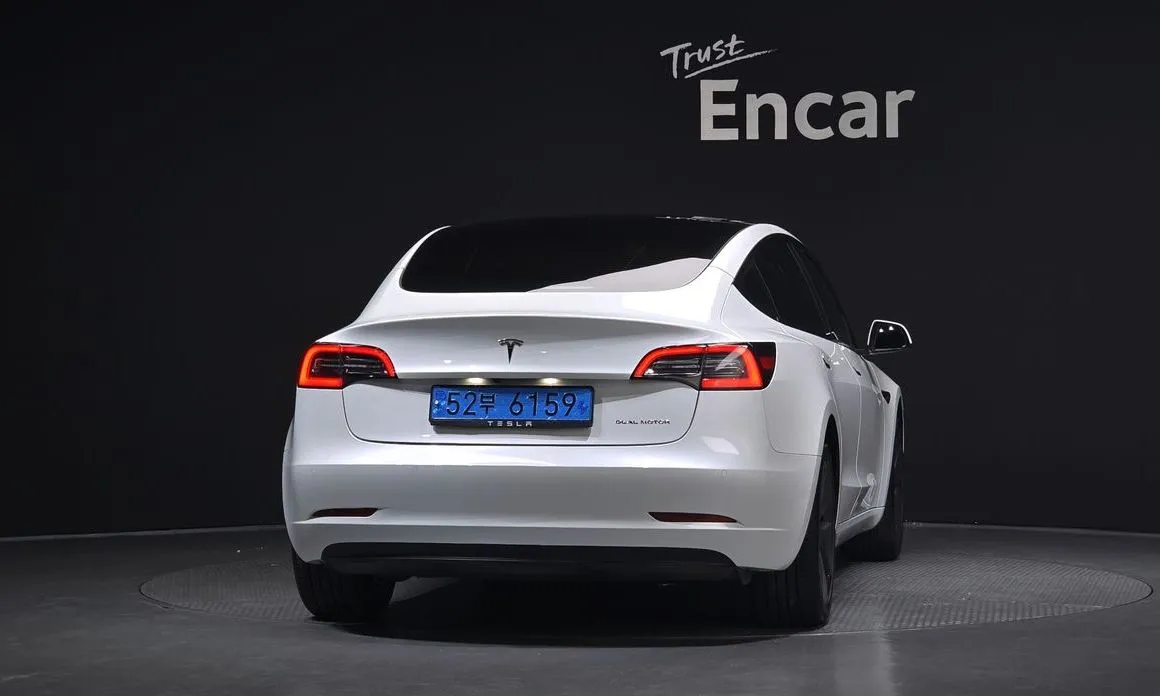 Tesla Model 3 — фото 8