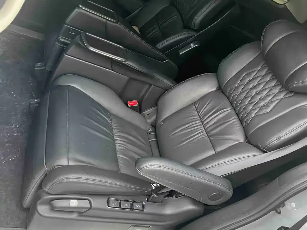 Honda Elysion 2024 из CN, фото 6