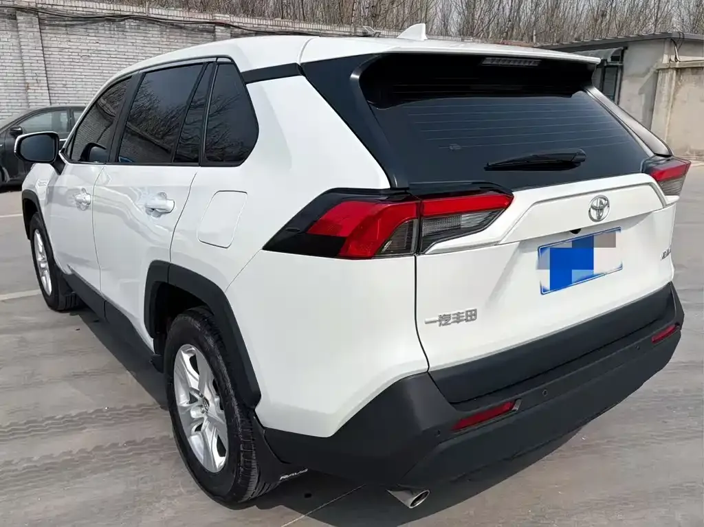 Toyota RAV4 — фото 2