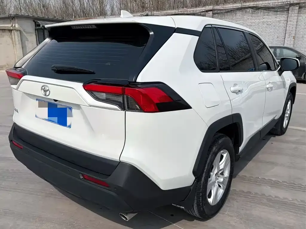 Toyota RAV4 — фото 3