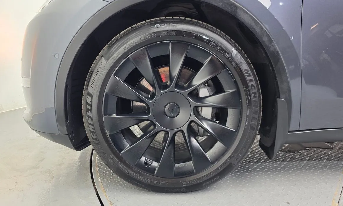 Tesla Model Y — фото 4
