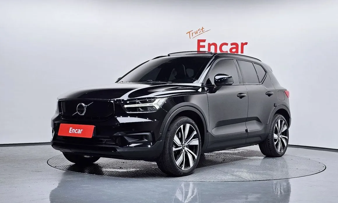 Volvo XC40 — фото 1