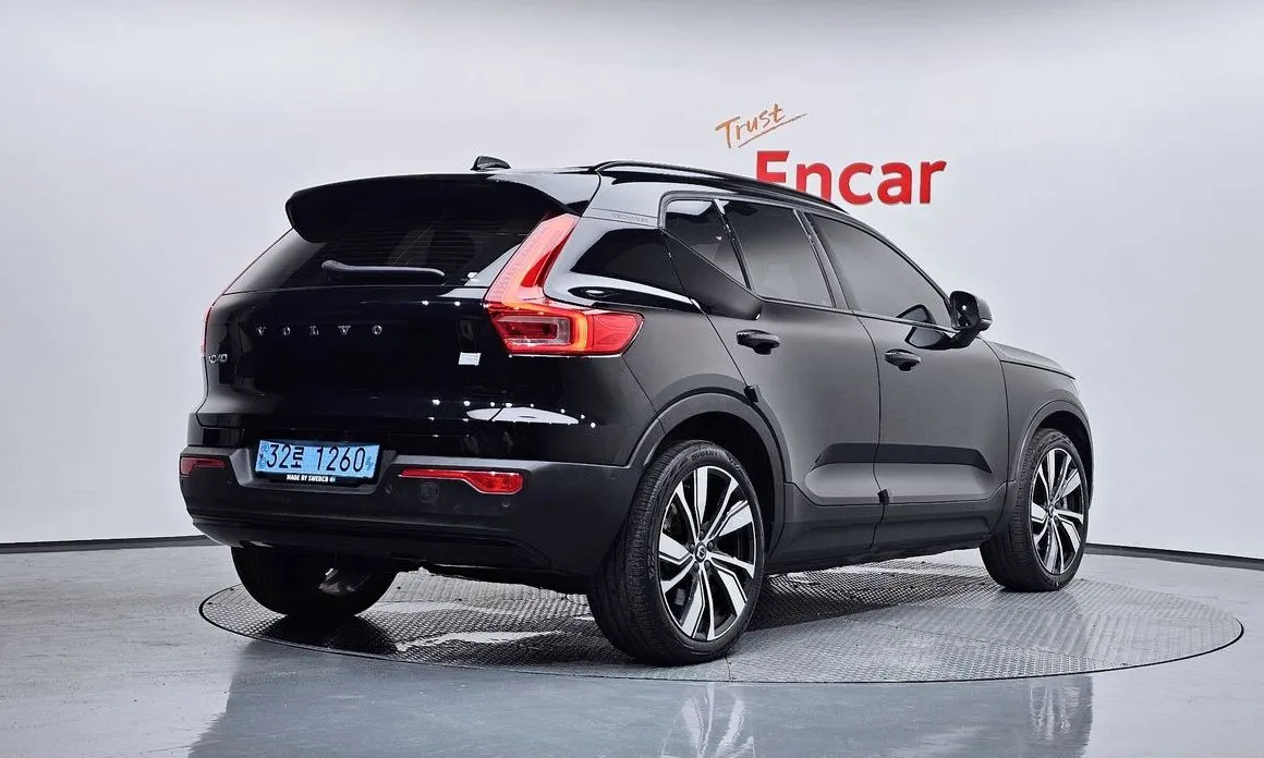 Volvo XC40 — фото 4