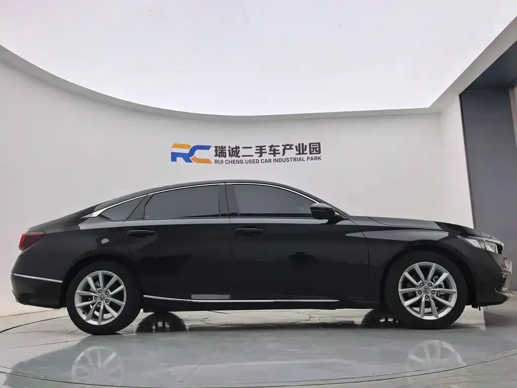 Honda Accord — фото 8