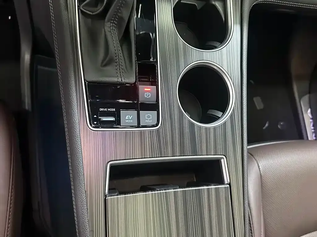 Toyota Sienna — фото 8