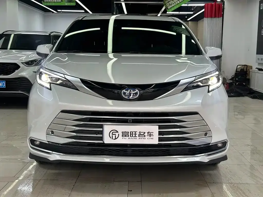 Toyota Sienna — фото 6