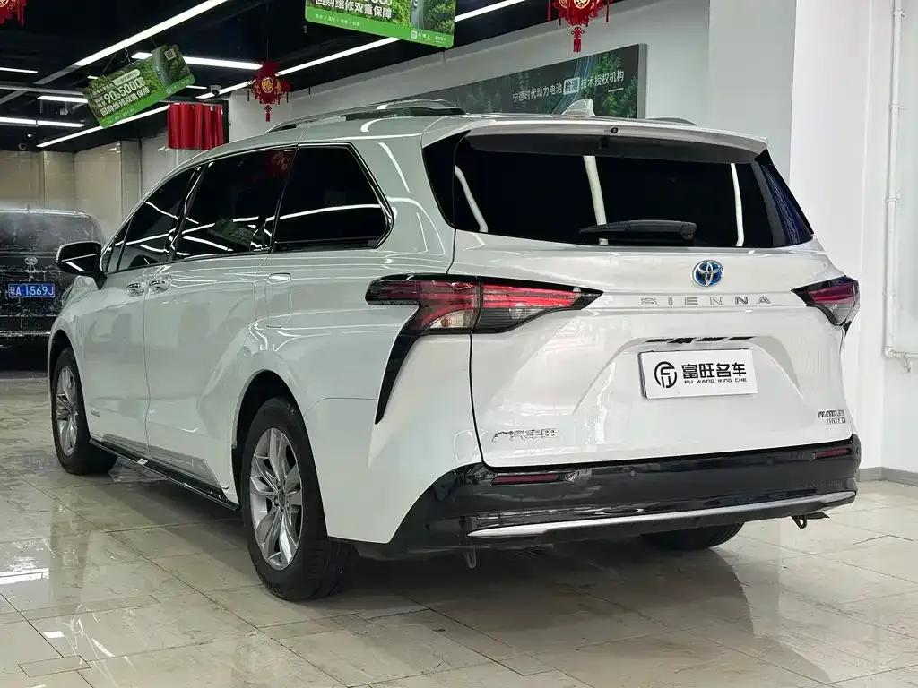 Toyota Sienna — фото 4