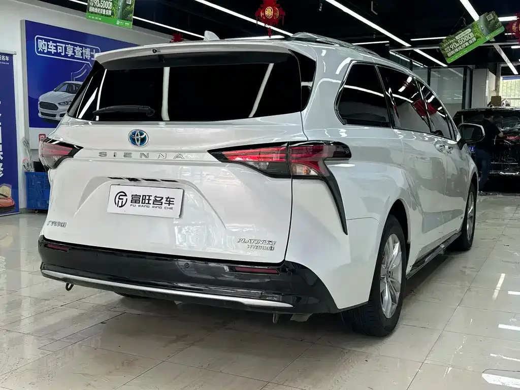 Toyota Sienna — фото 5