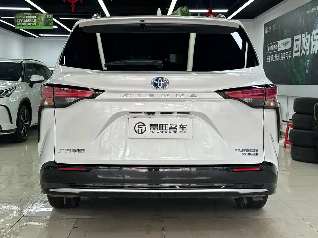 Toyota Sienna — фото 10