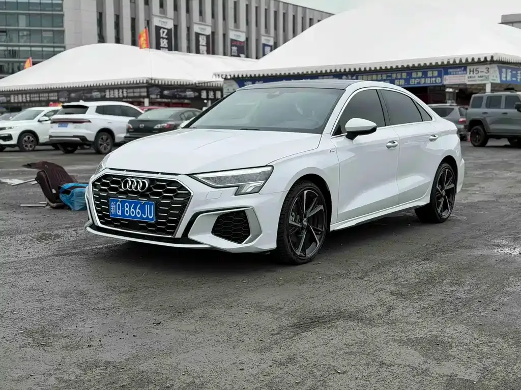 Audi A3 — фото 1