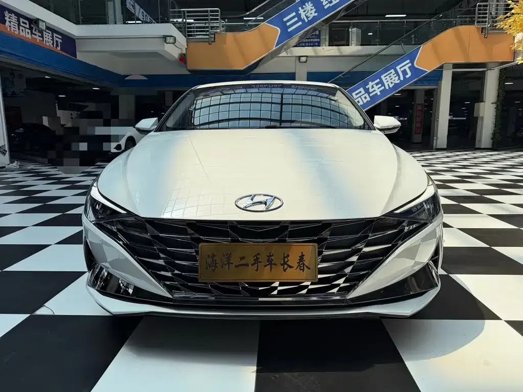 Hyundai Elantra — фото 2