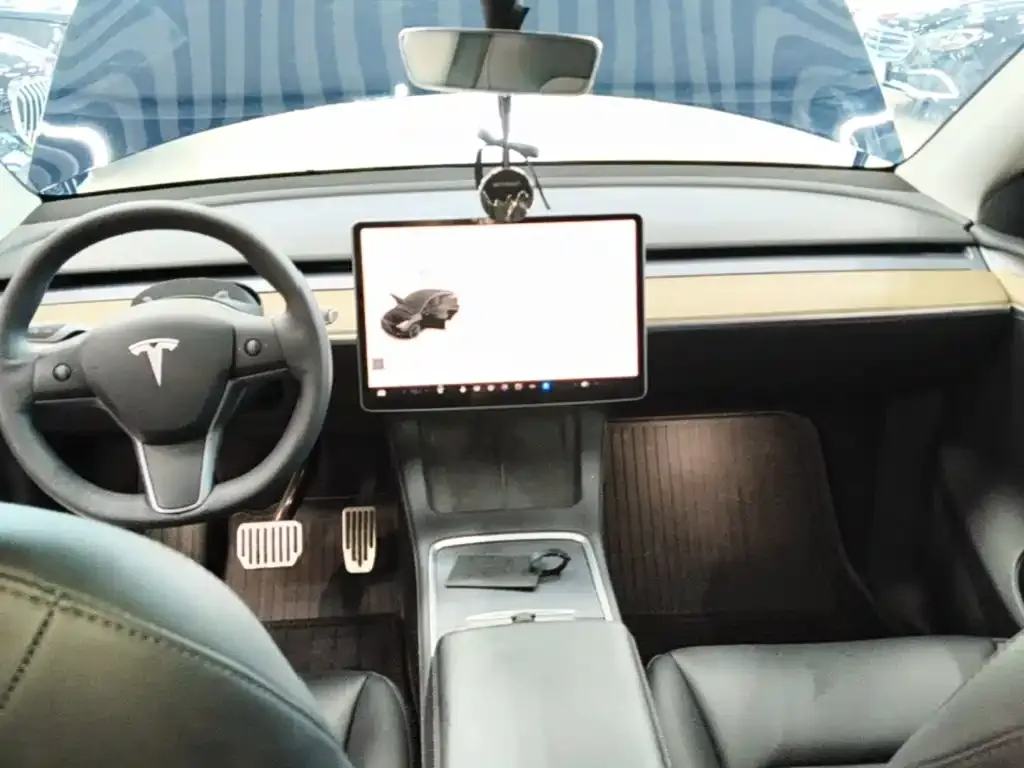 Tesla Model Y — фото 2