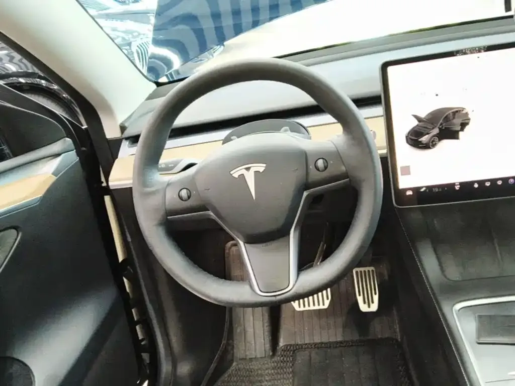 Tesla Model Y — фото 4