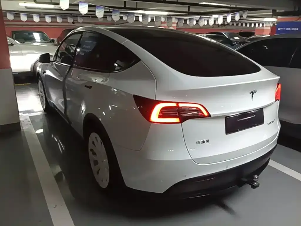 Tesla Model Y — фото 6