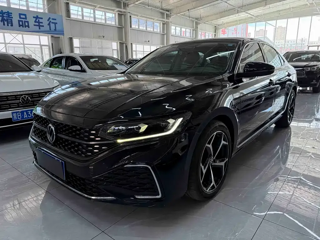 Volkswagen Passat — фото 1