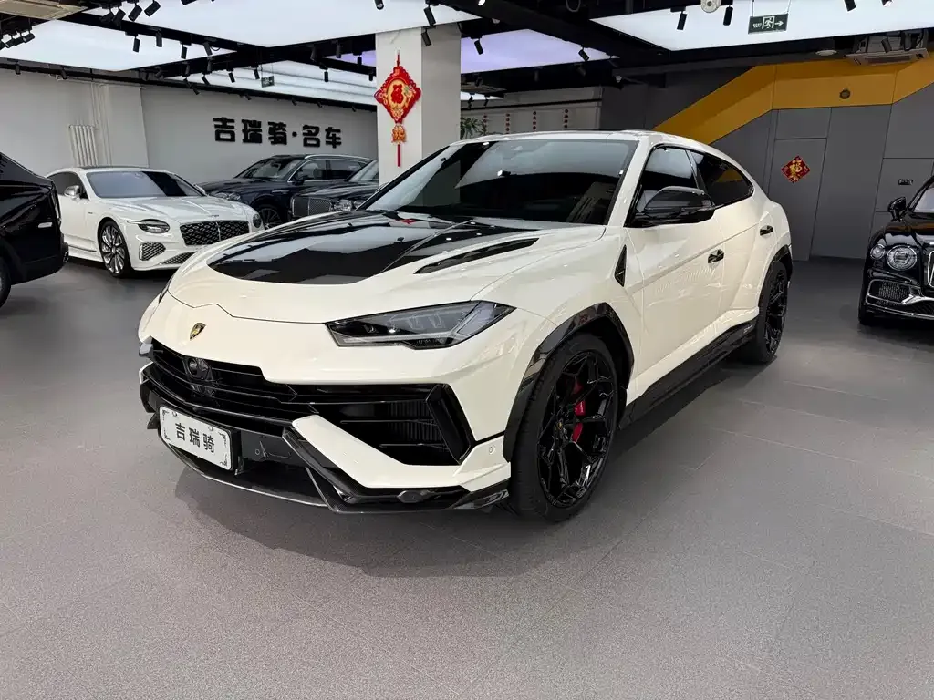 Lamborghini Urus — фото 1