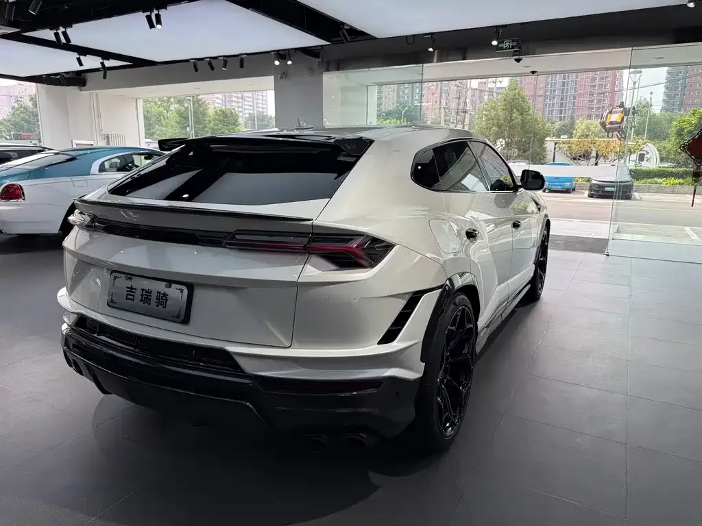 Lamborghini Urus — фото 6