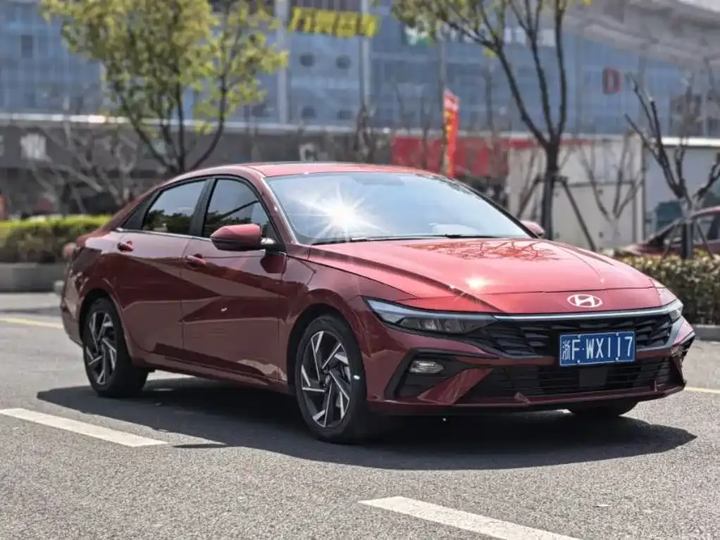 Hyundai Elantra — фото 2