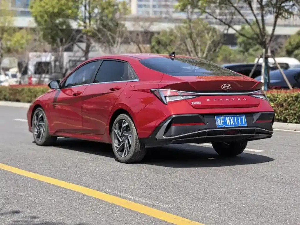 Hyundai Elantra — фото 6