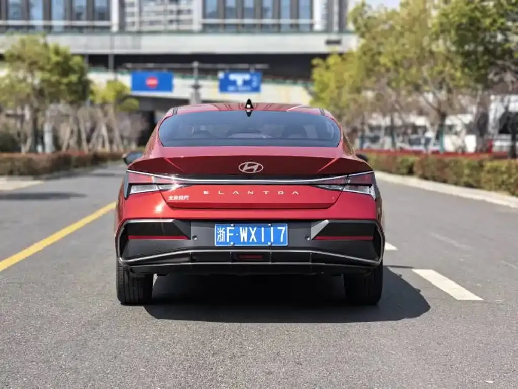 Hyundai Elantra — фото 7