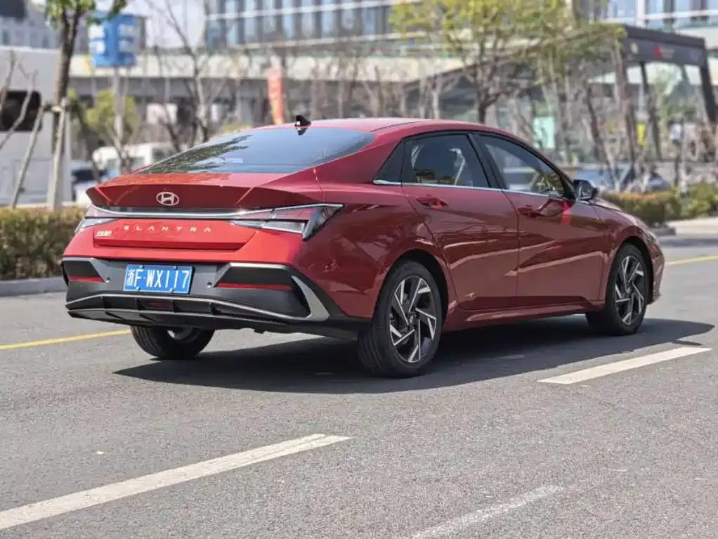 Hyundai Elantra — фото 5