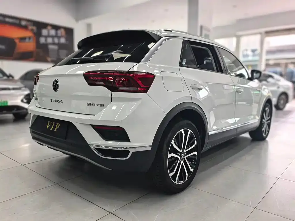 Volkswagen T-Roc — фото 10