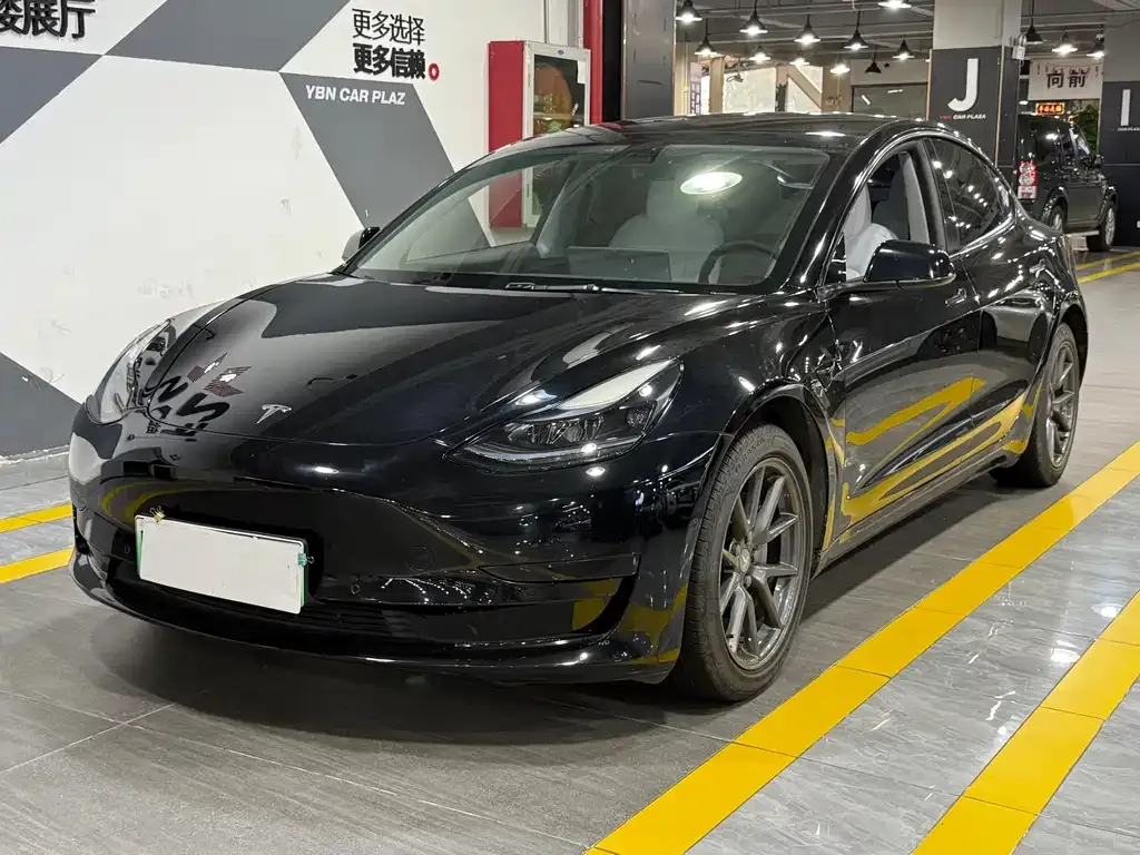 Tesla Model 3 — фото 1