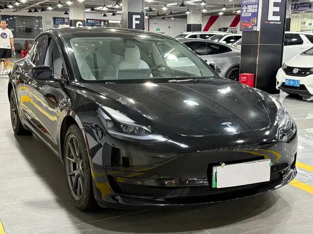 Tesla Model 3 — фото 2