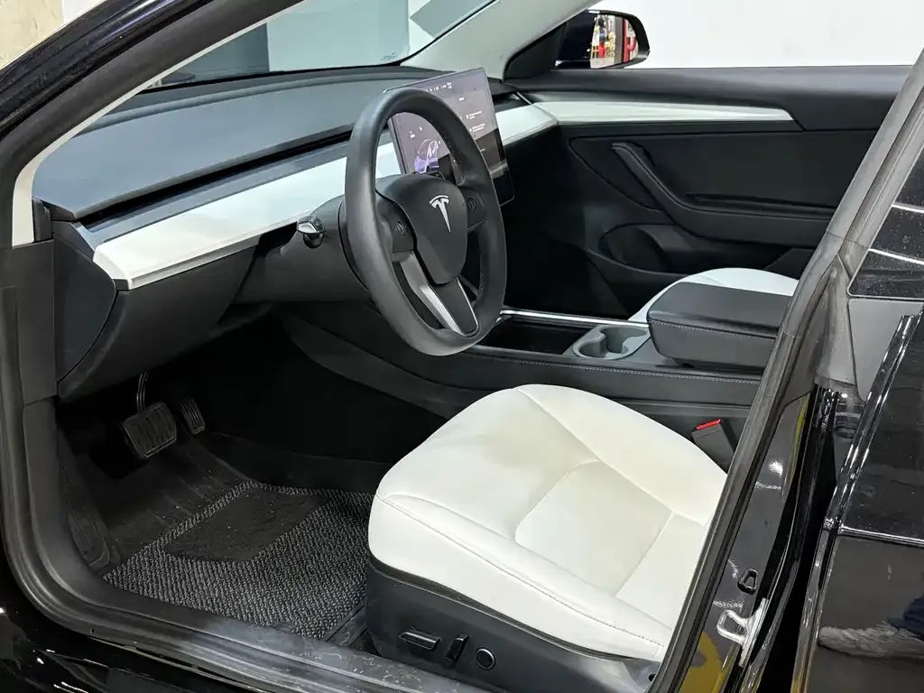 Tesla Model 3 — фото 9