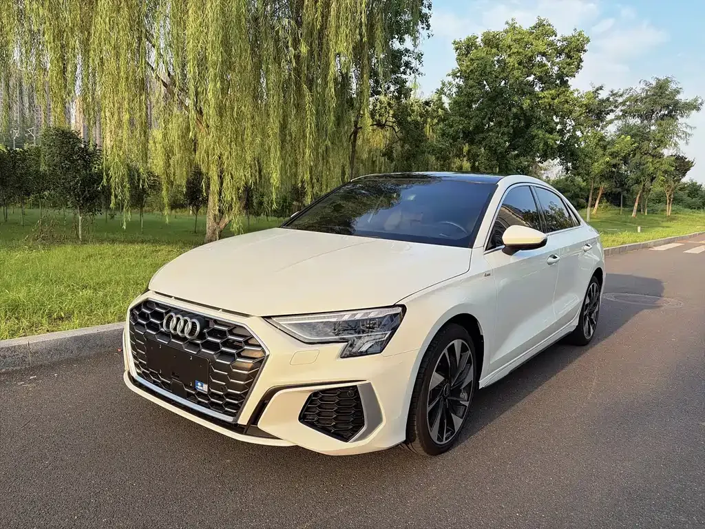 Audi A3 — фото 1