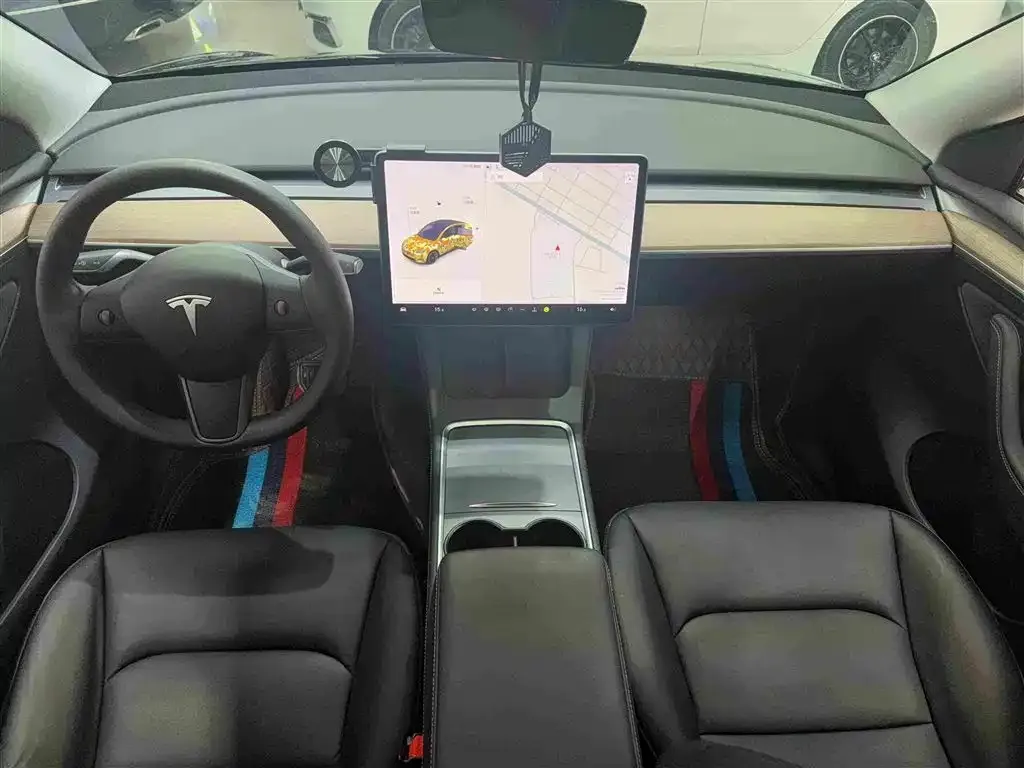 Tesla Model Y — фото 5