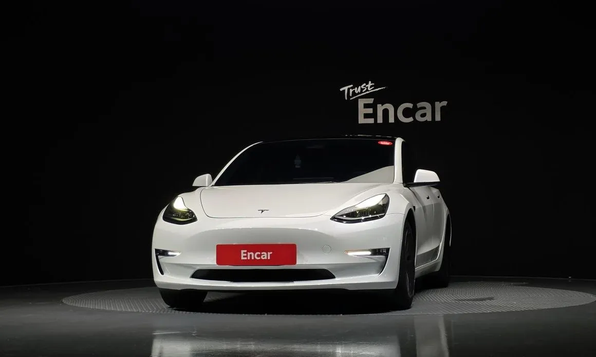 Tesla Model 3 — фото 9
