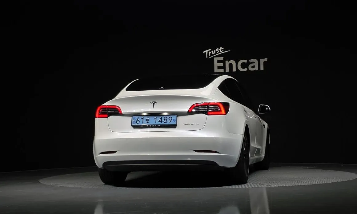 Tesla Model 3 — фото 8