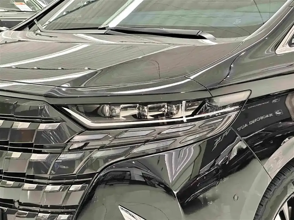 Toyota Alphard — фото 7