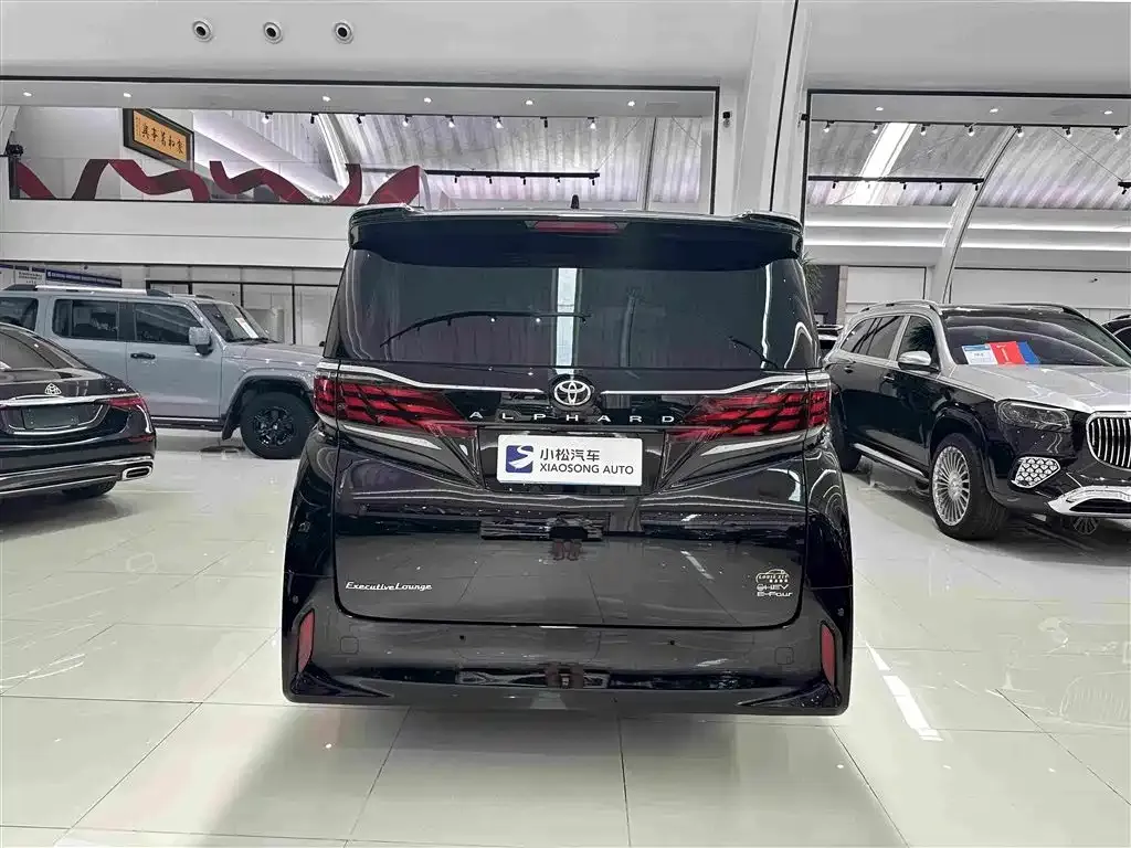 Toyota Alphard — фото 8