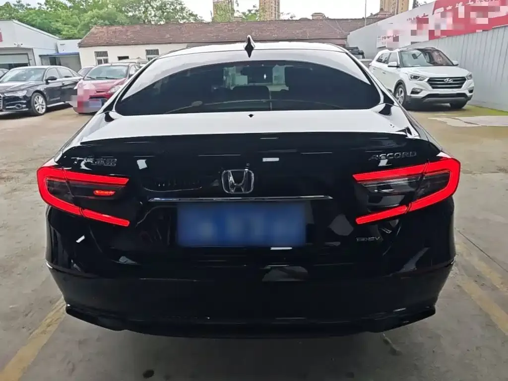 Honda Accord — фото 7