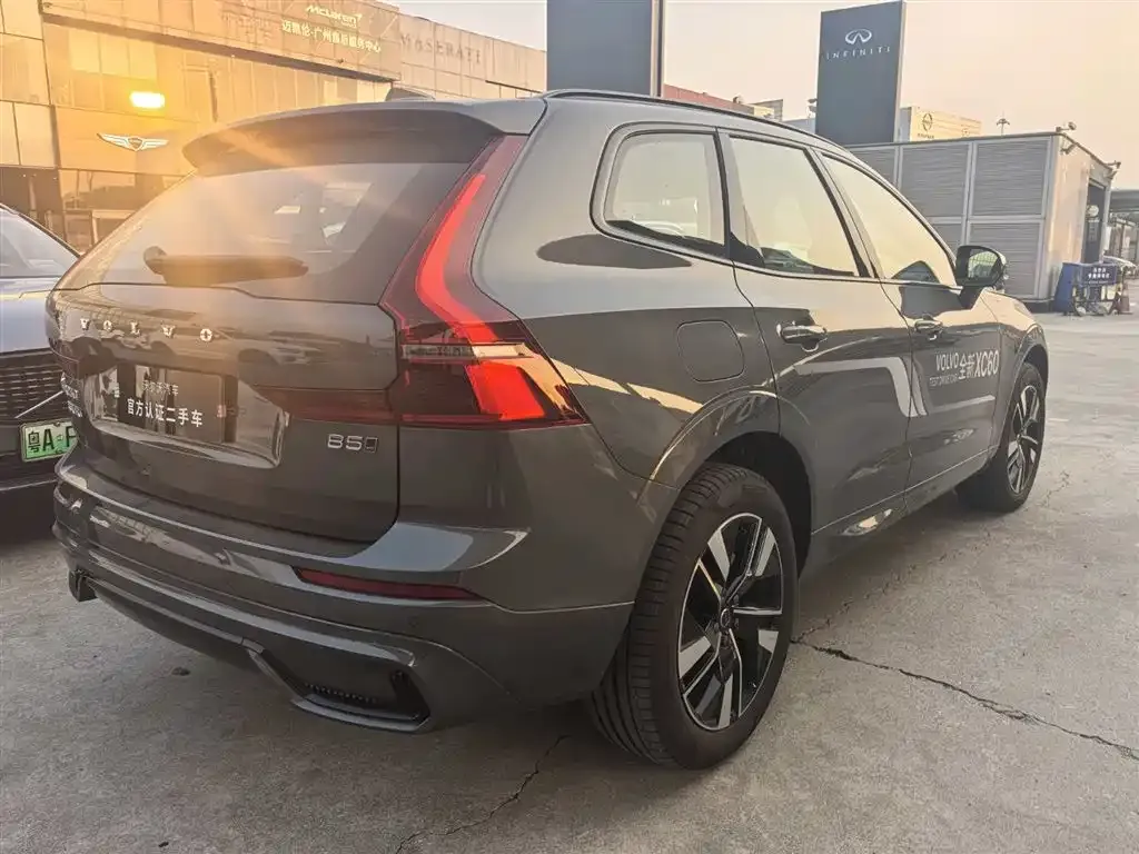 Volvo XC60 — фото 7