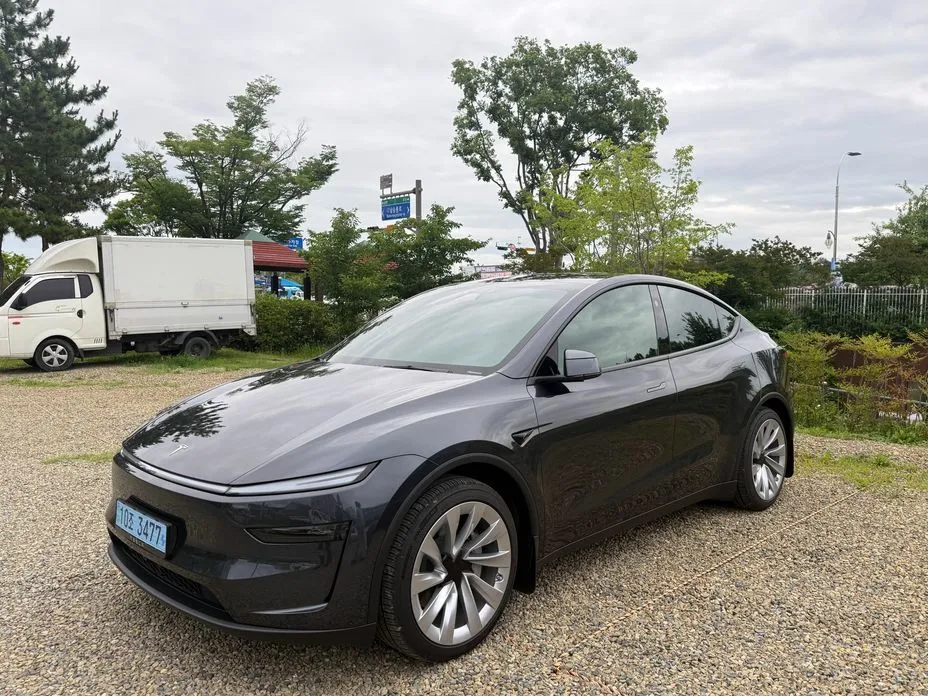 Tesla Model Y — фото 1