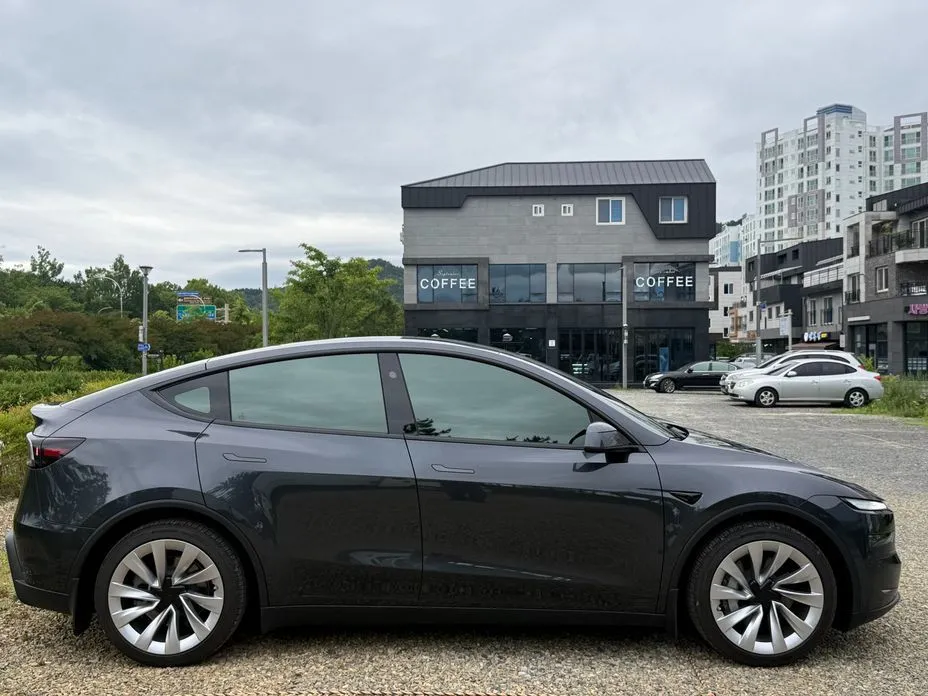 Tesla Model Y — фото 9