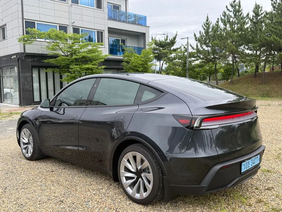 Tesla Model Y — фото 10