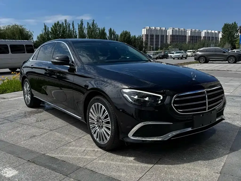 Mercedes-Benz E-Class — фото 7